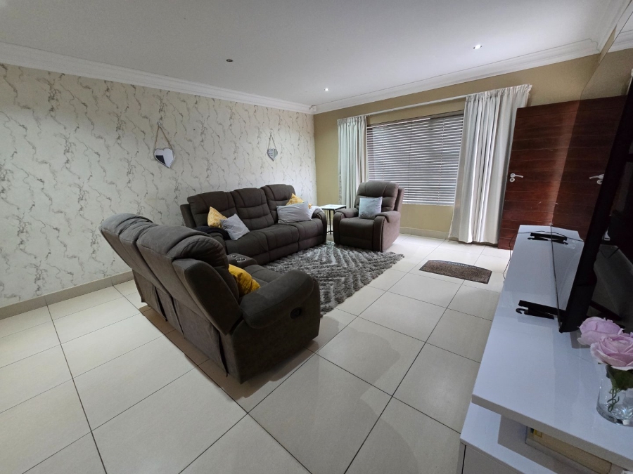 3 Bedroom Property for Sale in Groenvlei Sh Free State
